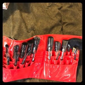 Morph master pro set make up brushes.